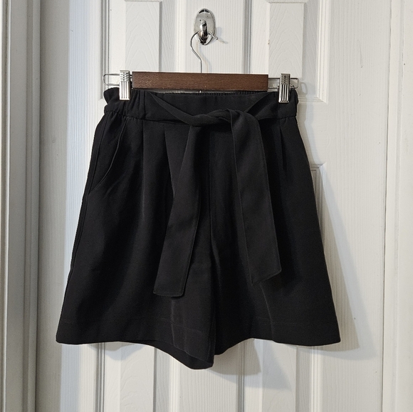 lululemon Noir Short 5.5 - Picture 2 of 5